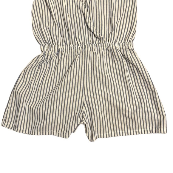 Striped summertime romper with tie belt - Picture 4 of 7
